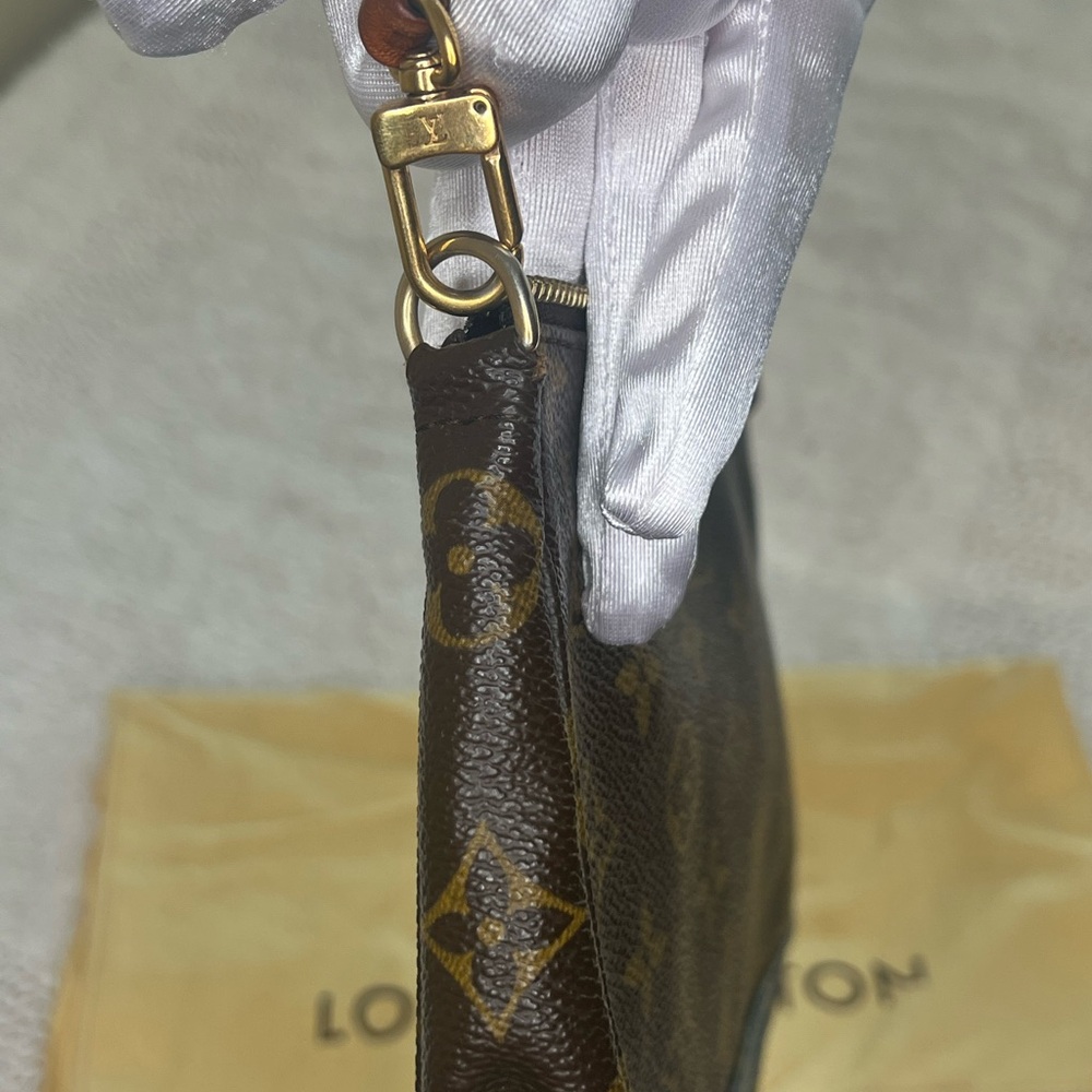 Louis Vuitton Monogram Pochette Accessoires Shoulder Bag LV Clutch - Picture 7 of 13